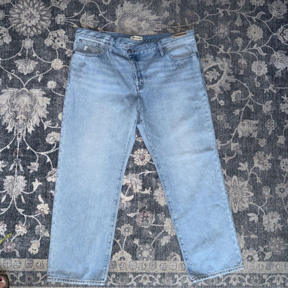 Madewell Low-Slung Light Wash Blue Jeans Size 33W Straight Leg Button Fly NWT